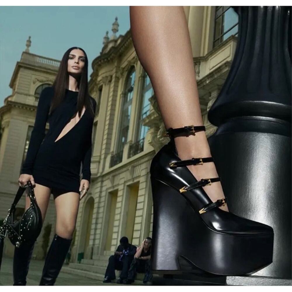 VERSACE Tempest Calf Leather Black Platform Pumps with Gold Hardware Size 39 - Picture 2 of 16